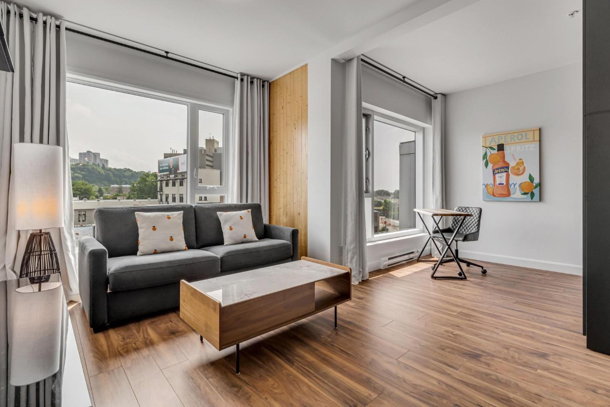 Initial / Spritz / Downtown Qc +stat