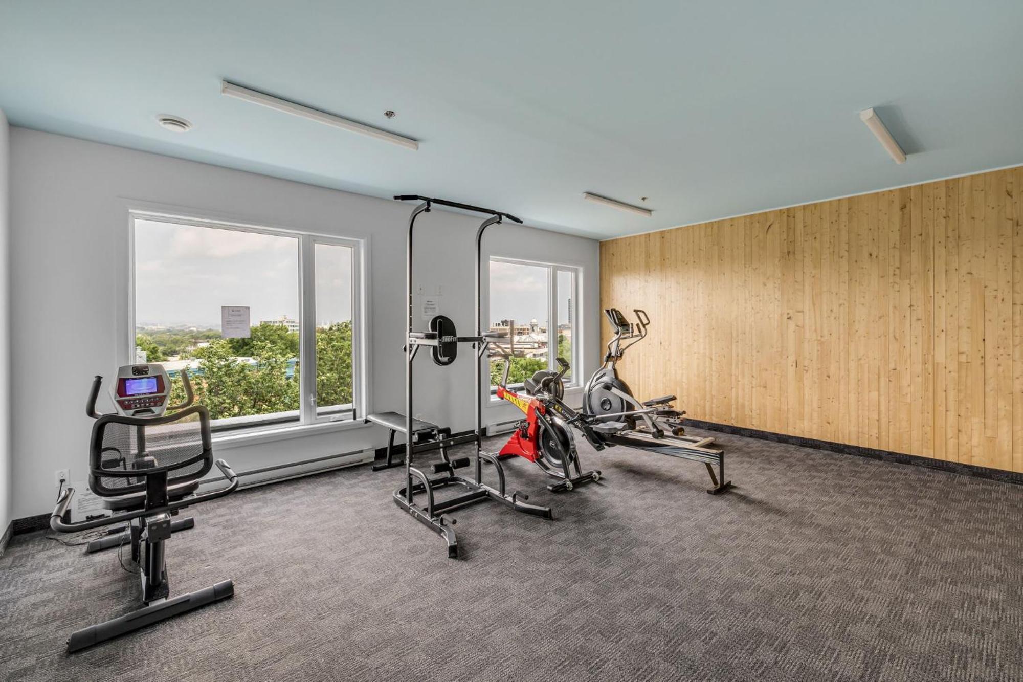 Initial / Spritz / Downtown Qc +stat Apartment Quebec City