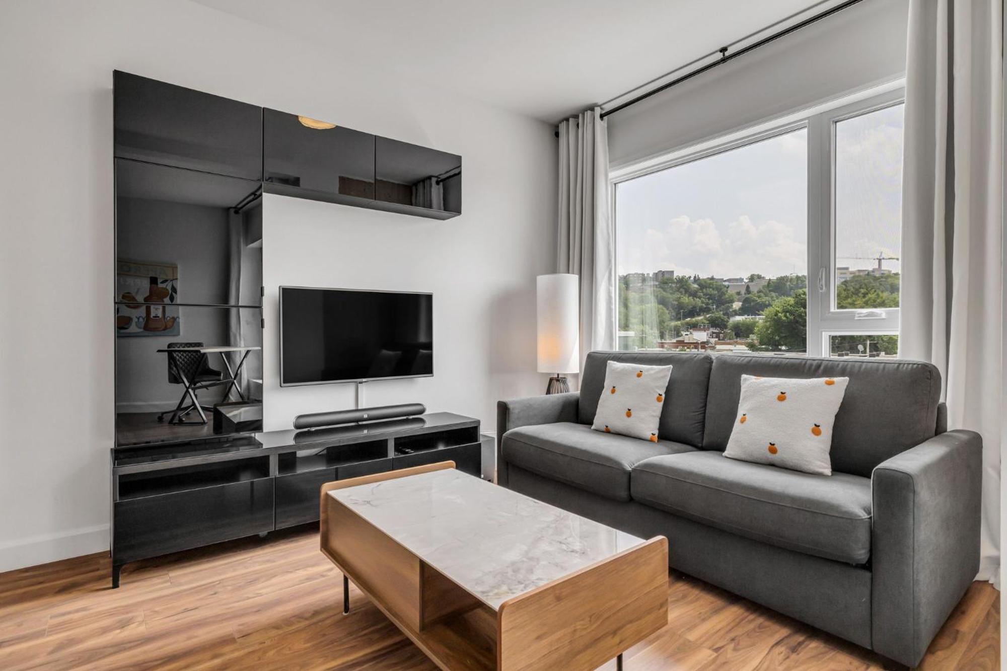 Initial / Spritz / Downtown Qc +stat Apartment Quebec City