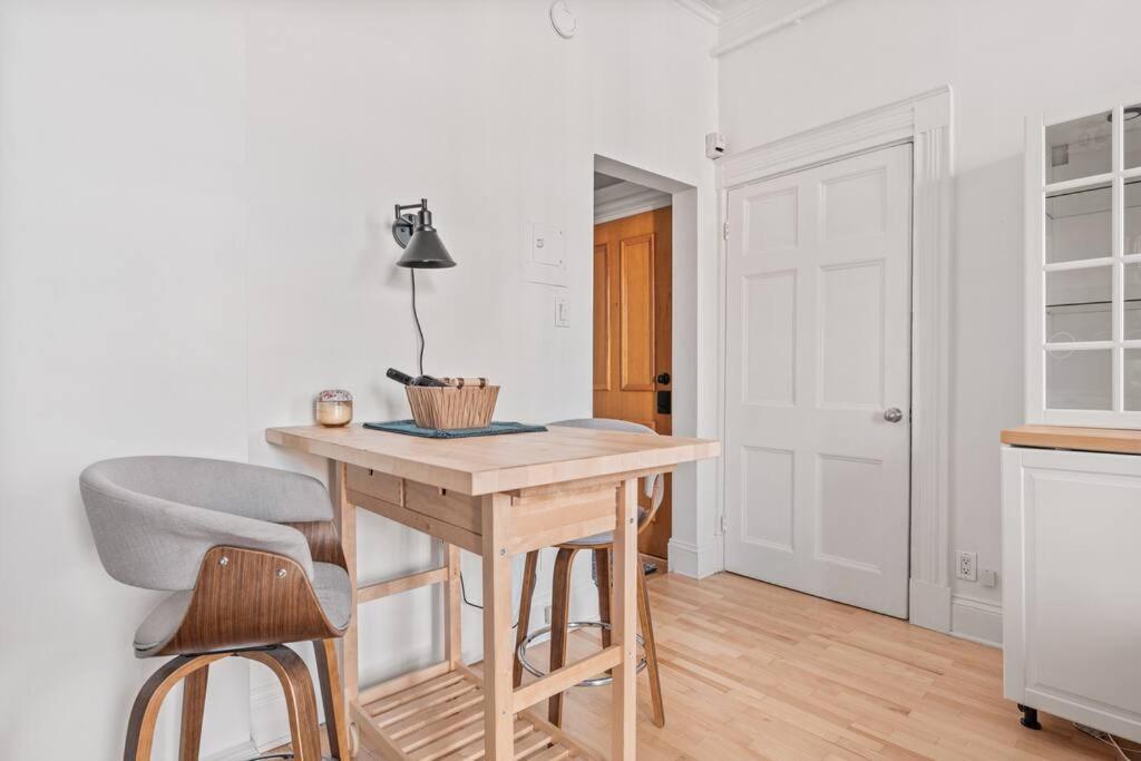 Vieux-quebec Loft Historique Au Coeur De La Apartment