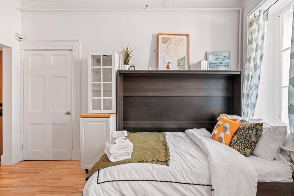 Vieux-quebec Loft Historique Au Coeur De La Apartment *