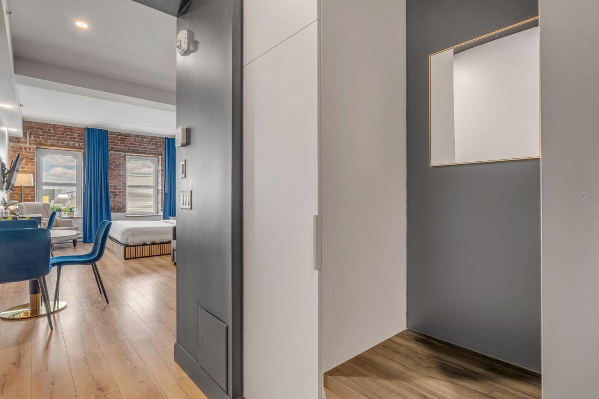 Apartment Initial / Polo / Centre-ville De Quebec City
