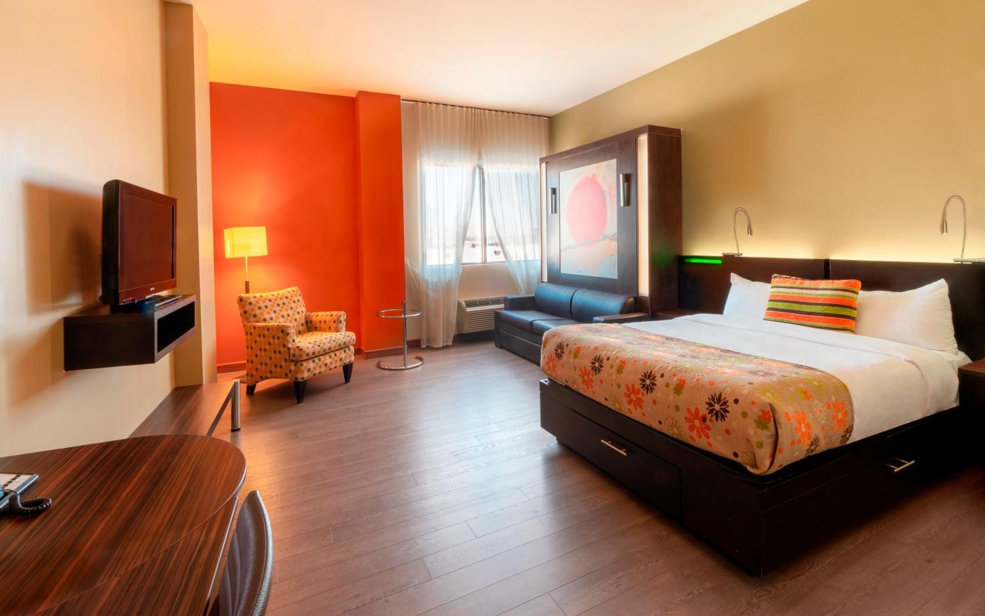 Must Hotel
