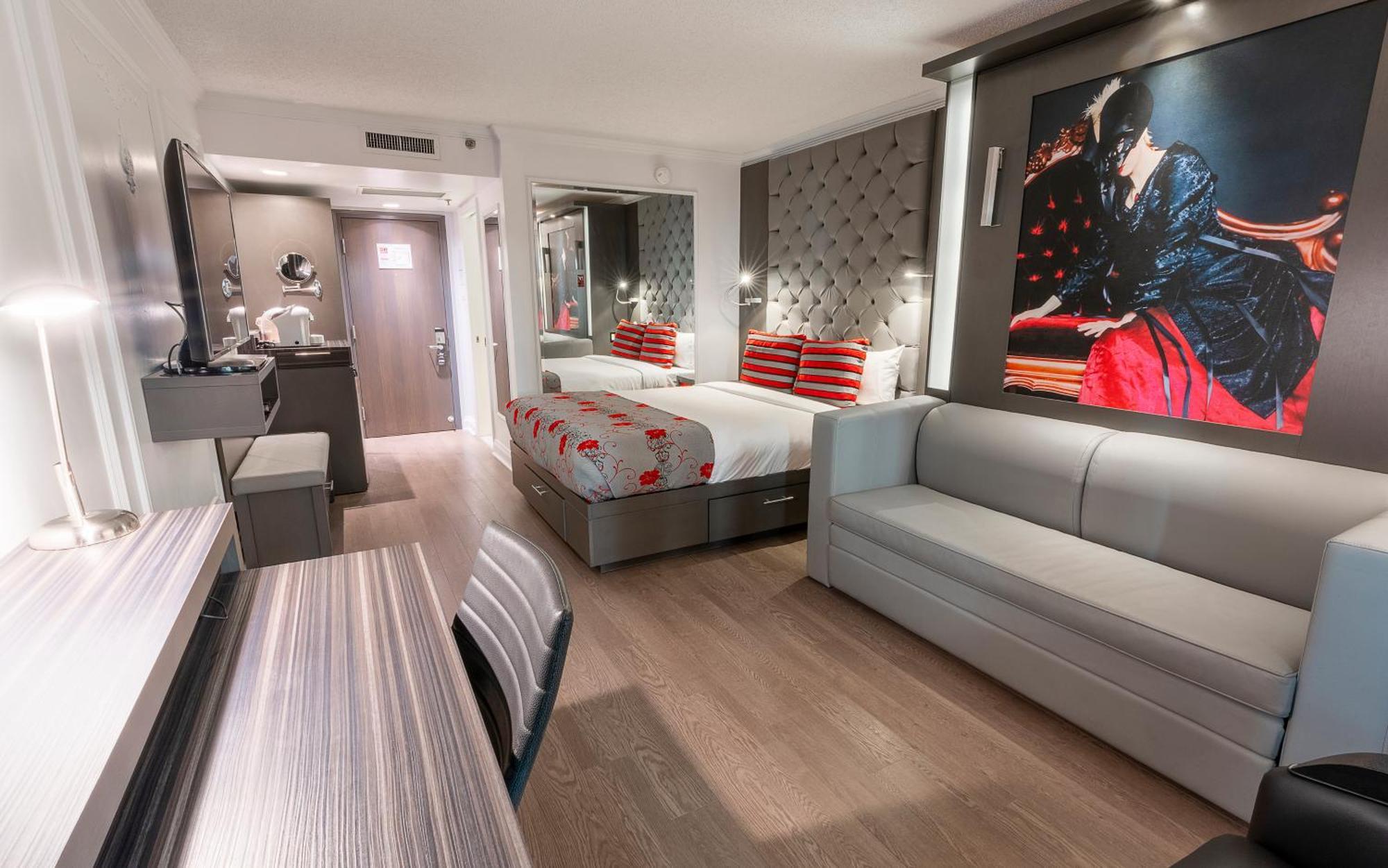 Plaza Hotel 4*