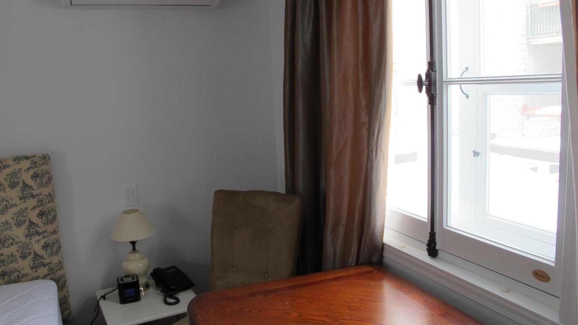 Hotel Au Petit Quebec City