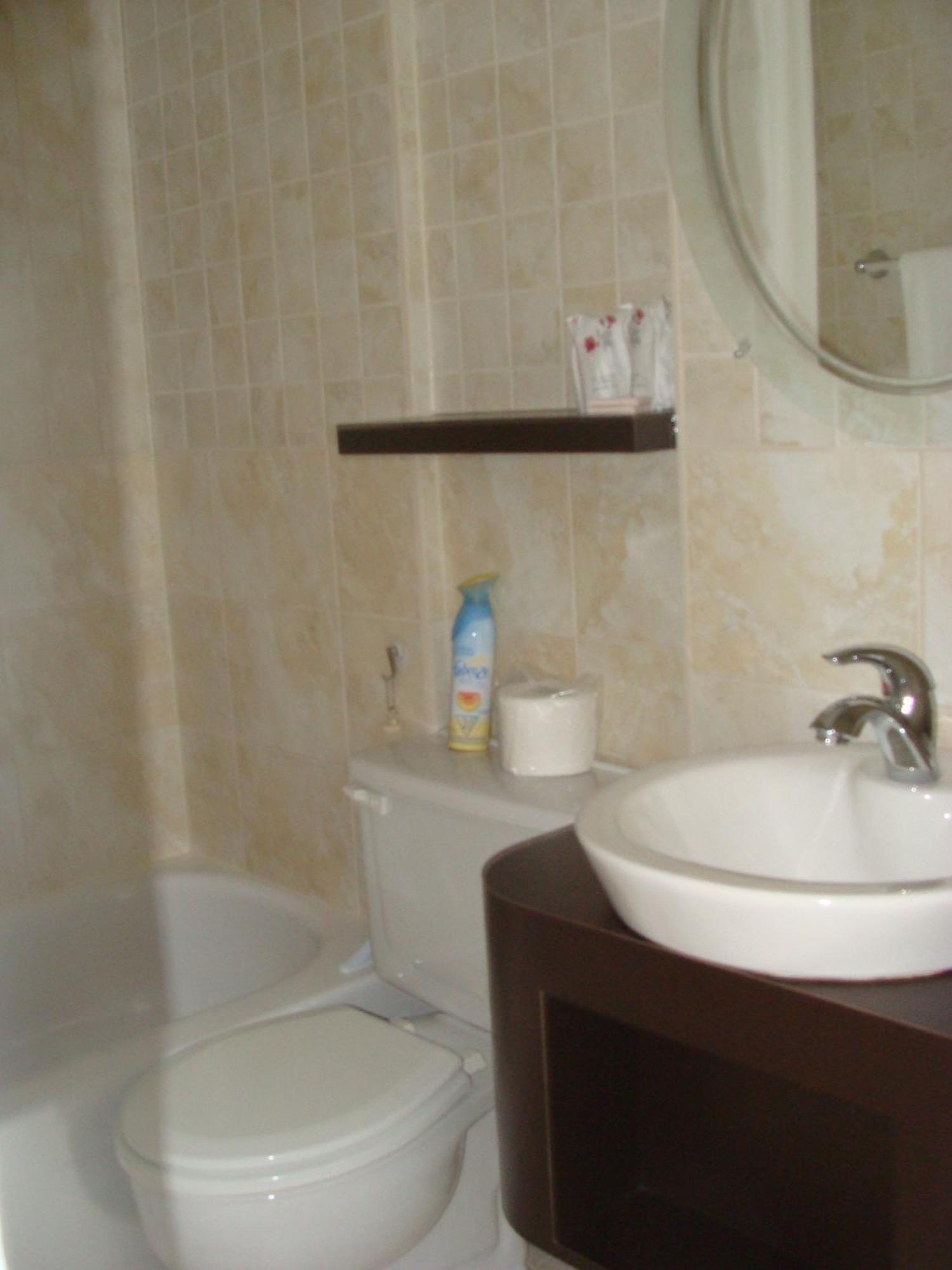 Au Petit Hotel 2*