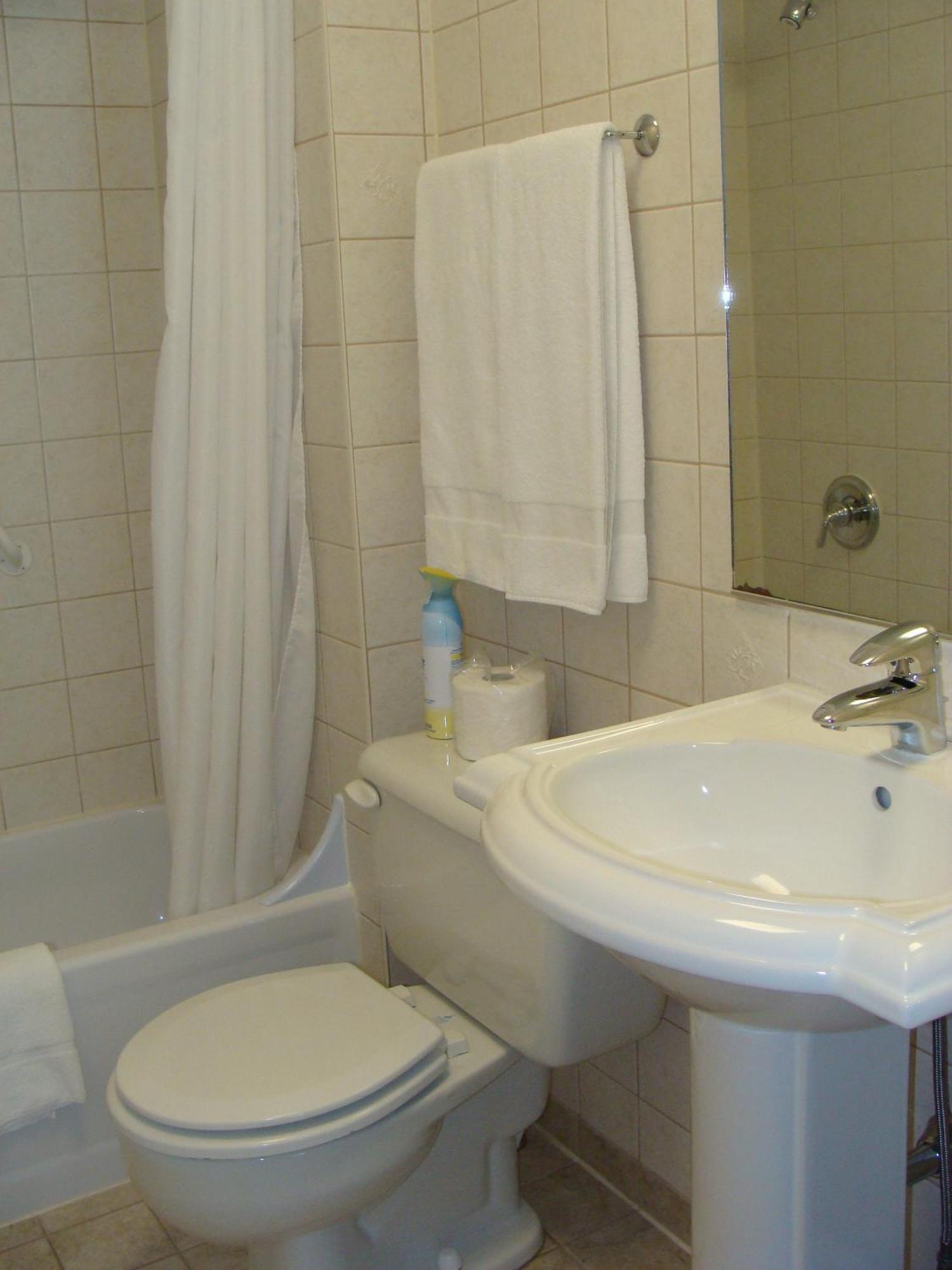 Au Petit Hotel 2*
