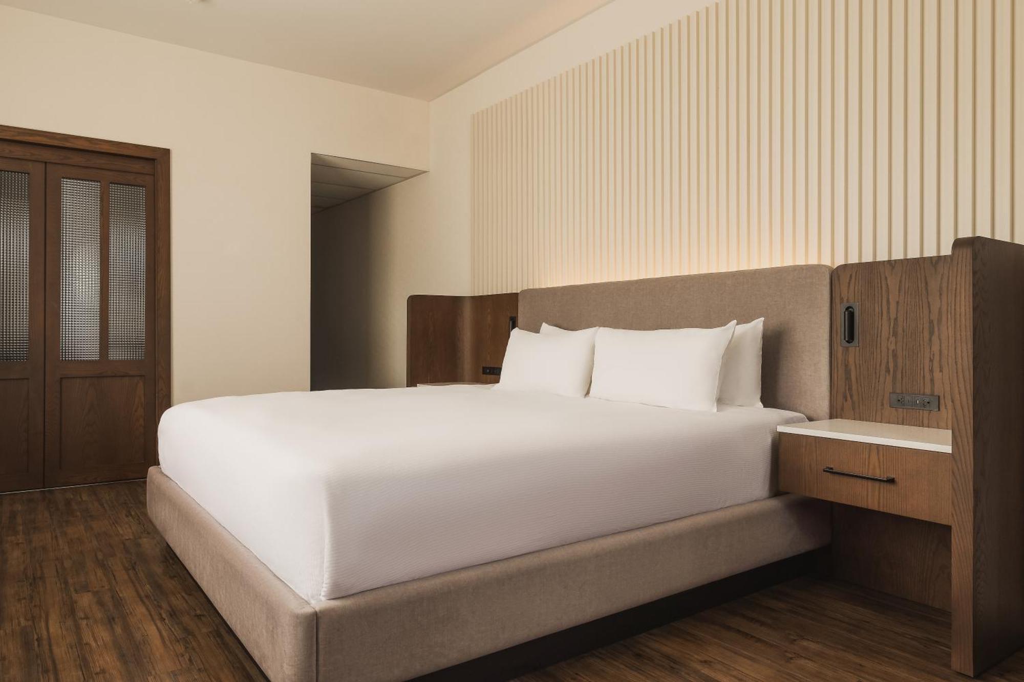 Chateau Laurier Hotel 4*