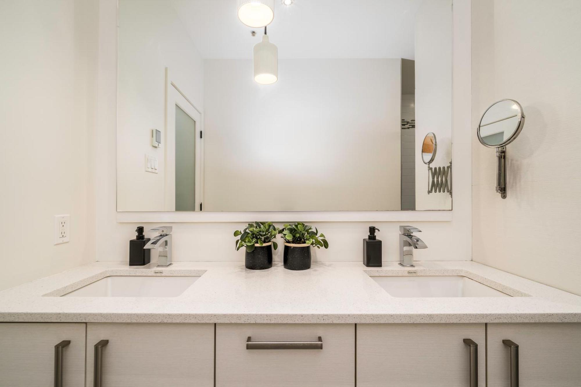 Le 1911 Luxury Apartment *