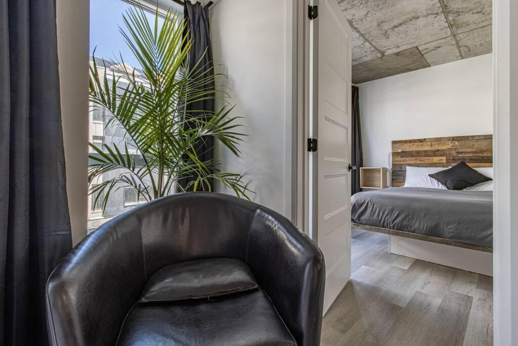 Apartment Center, 2 Bathroom, Ac, Parking, Pool *