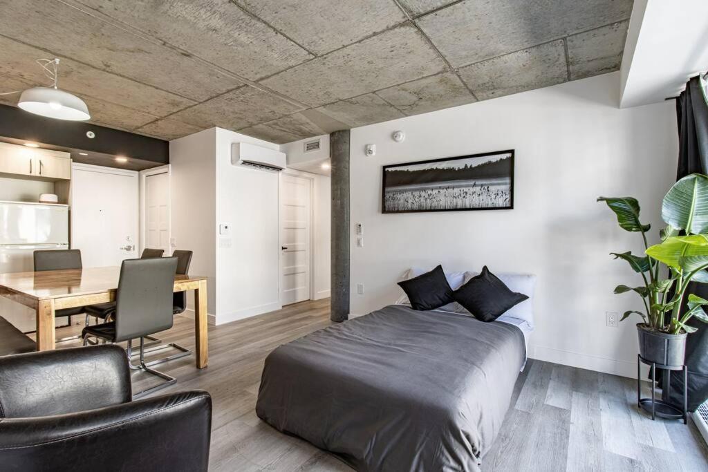 Center, 2 Bathroom, Ac, Parking, Pool * Quebec City