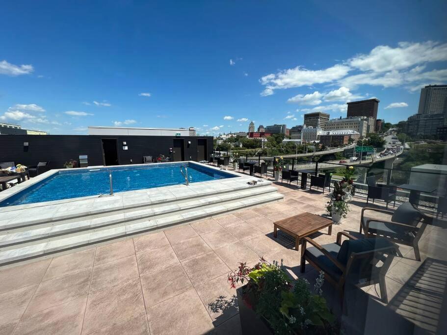 Center, 2 Bathroom, Ac, Parking, Pool Apartment