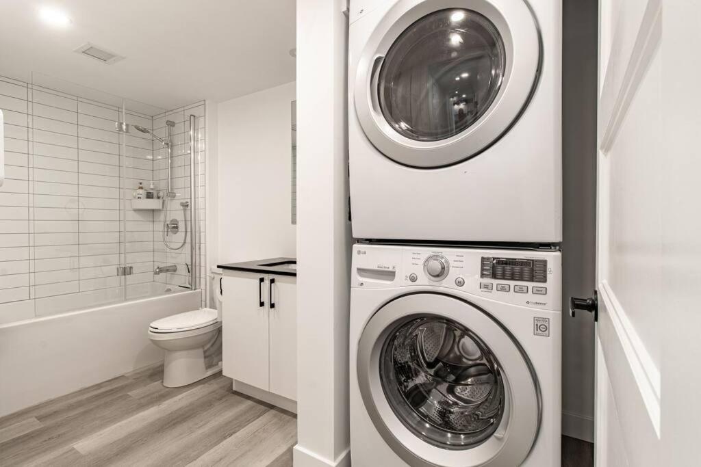 Center, 2 Bathroom, Ac, Parking, Pool Apartment Quebec City