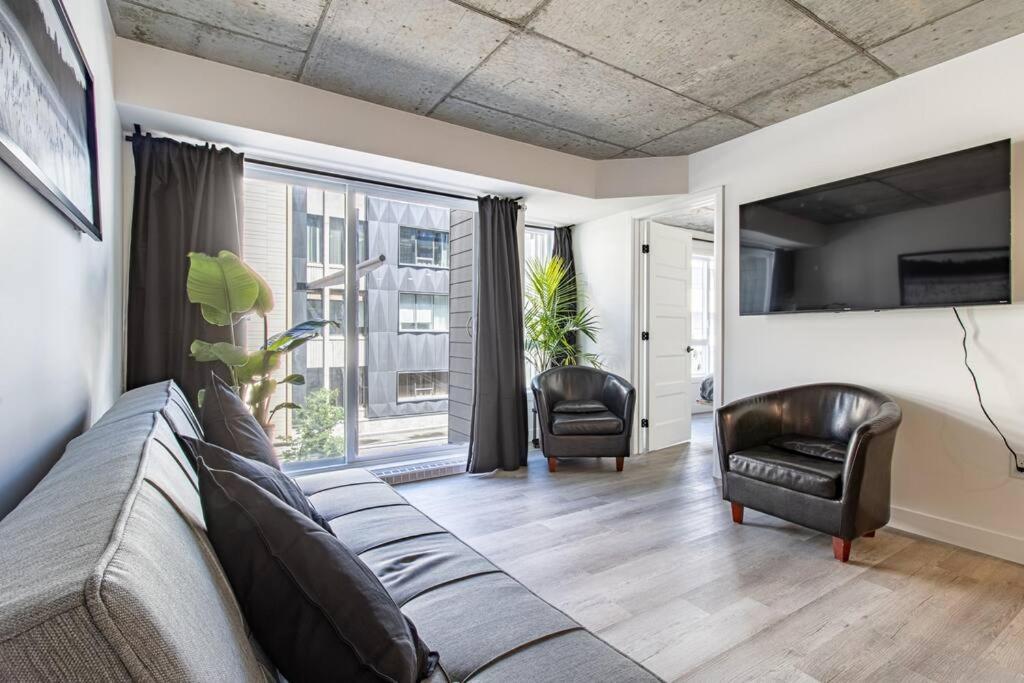 Center, 2 Bathroom, Ac, Parking, Pool Apartment *
