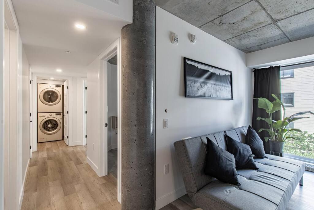 Center, 2 Bathroom, Ac, Parking, Pool Apartment Quebec City