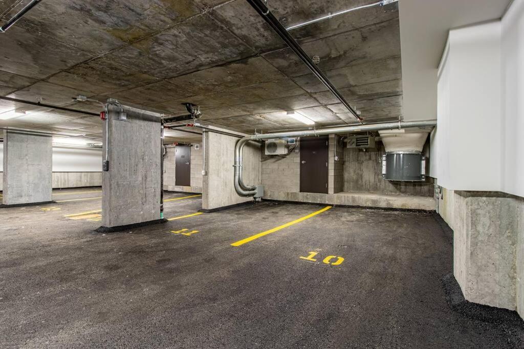 Apartment Center, 2 Bathroom, Ac, Parking, Pool Quebec City