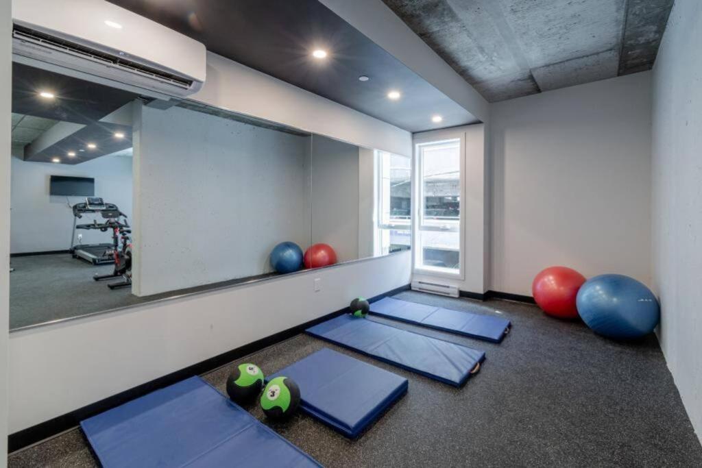 Apartment Center, 2 Bathroom, Ac, Parking, Pool Quebec City