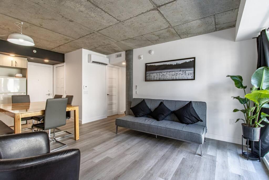 Center, 2 Bathroom, Ac, Parking, Pool Quebec City
