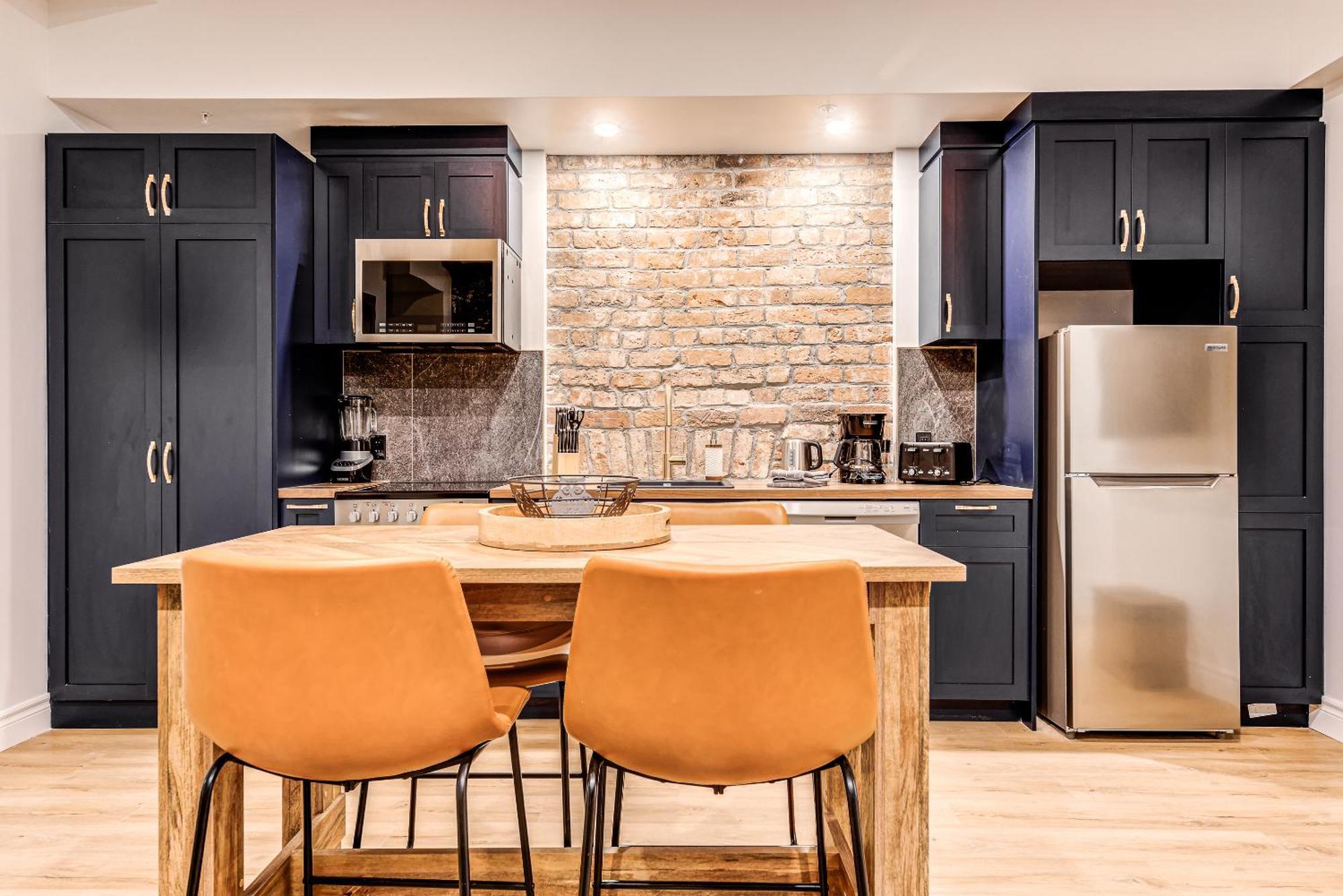 North House - Historic Two Bedroom Facing Parliament * Quebec City