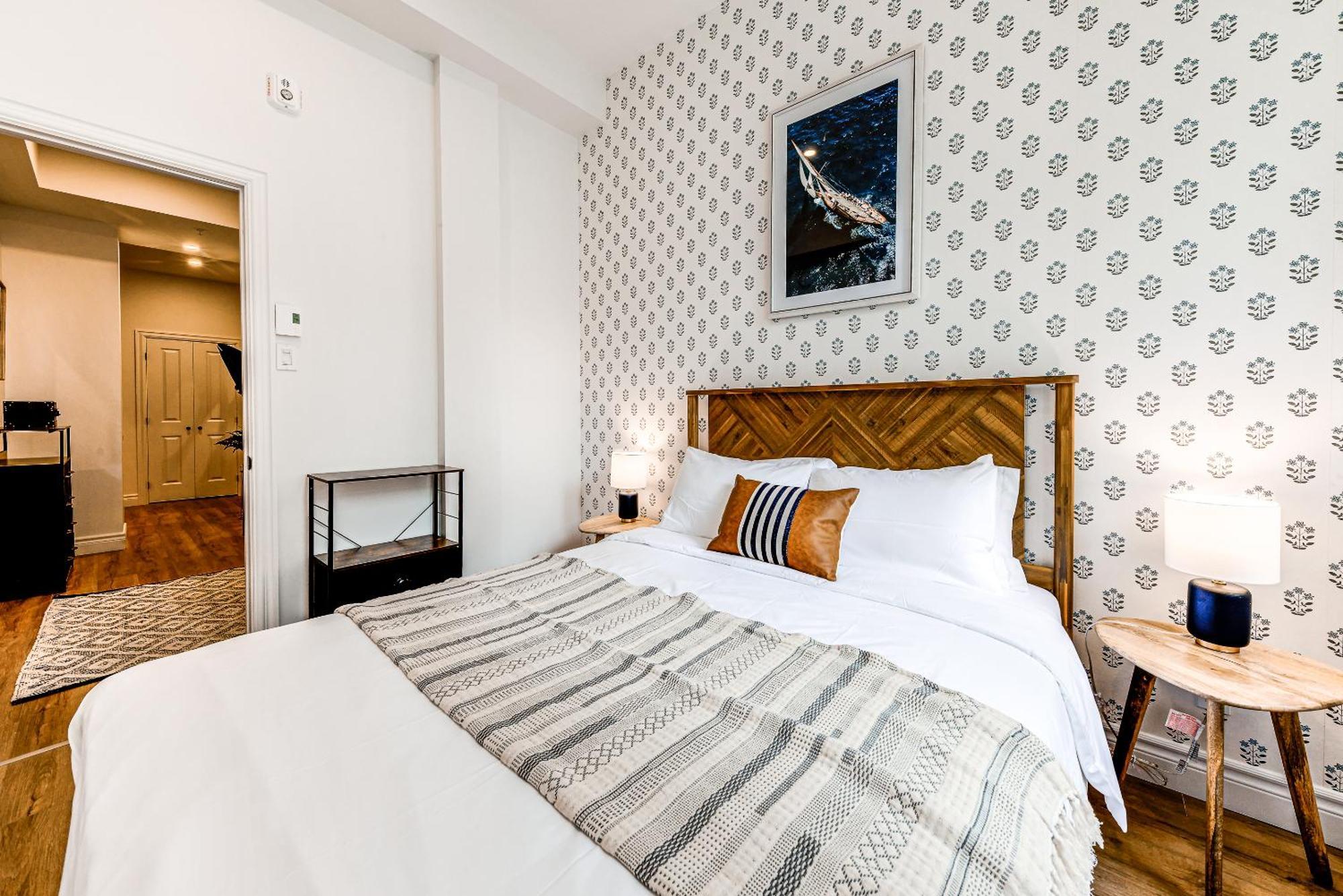 North House - Bohemian Vieux Two Bedroom Apartment Quebec City