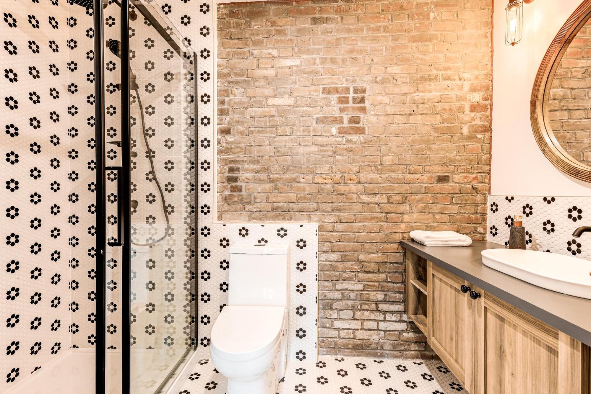 Apartment North House - Bohemian Vieux Two Bedroom Quebec City