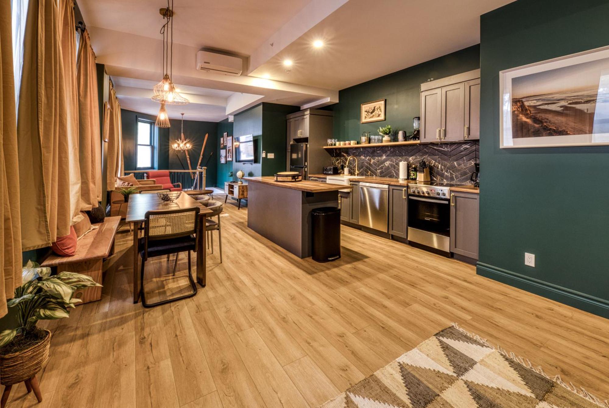 North House - Majestic 3-bedroom Designer Quebec City