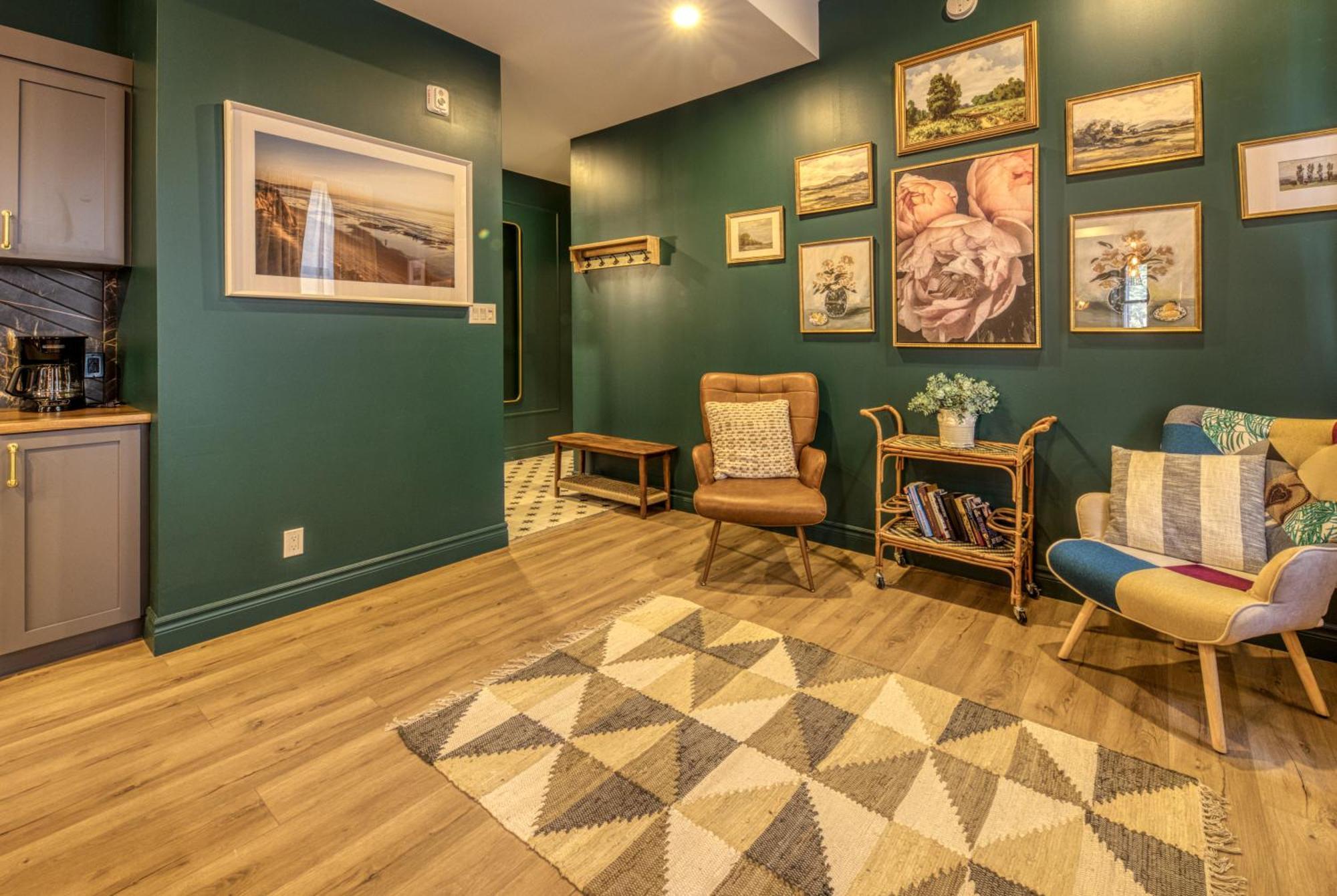 North House - Majestic 3-bedroom Designer Apartment Quebec City