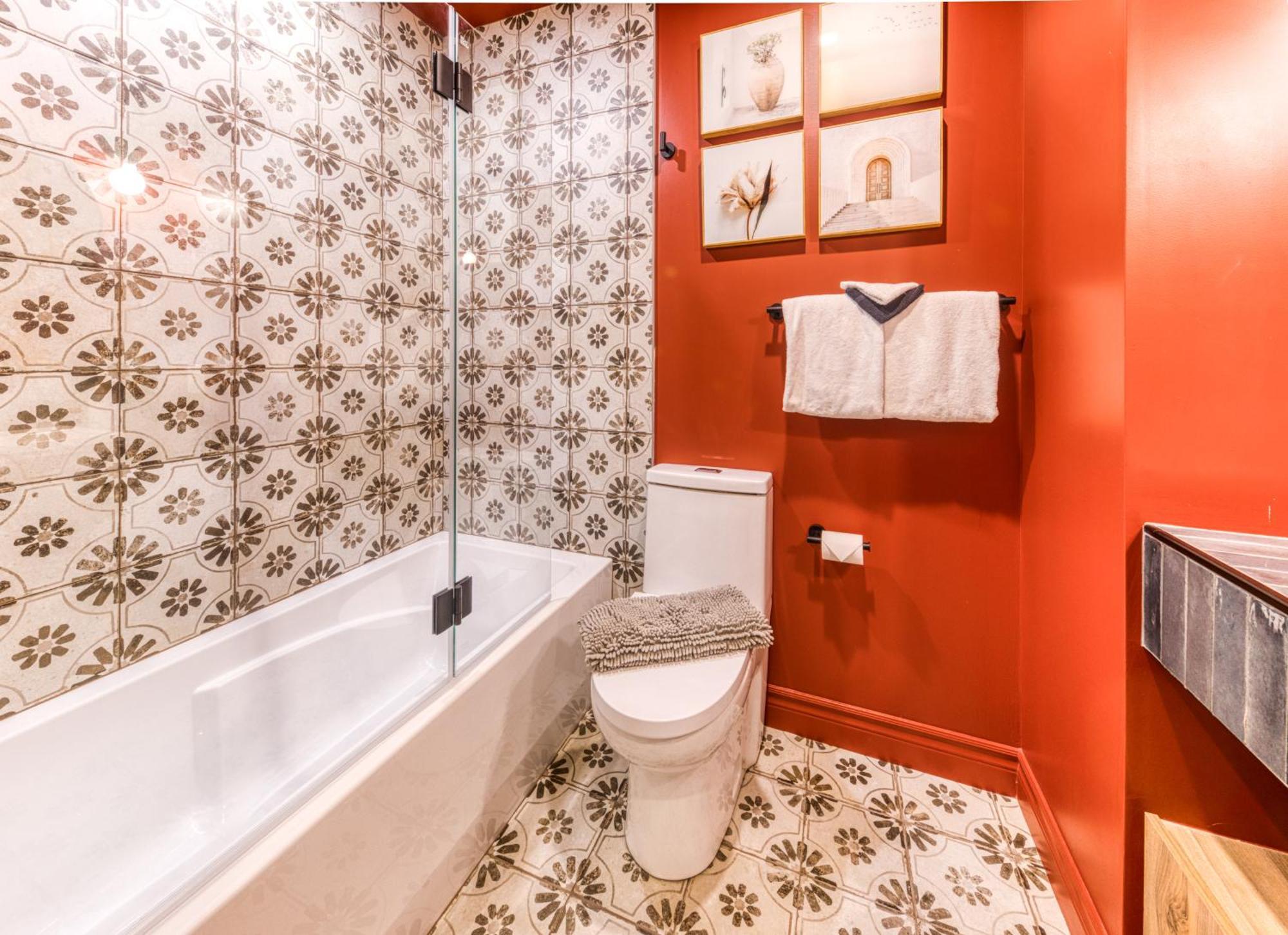 North House - Bohemian Vieux Two Bedroom Apartment *