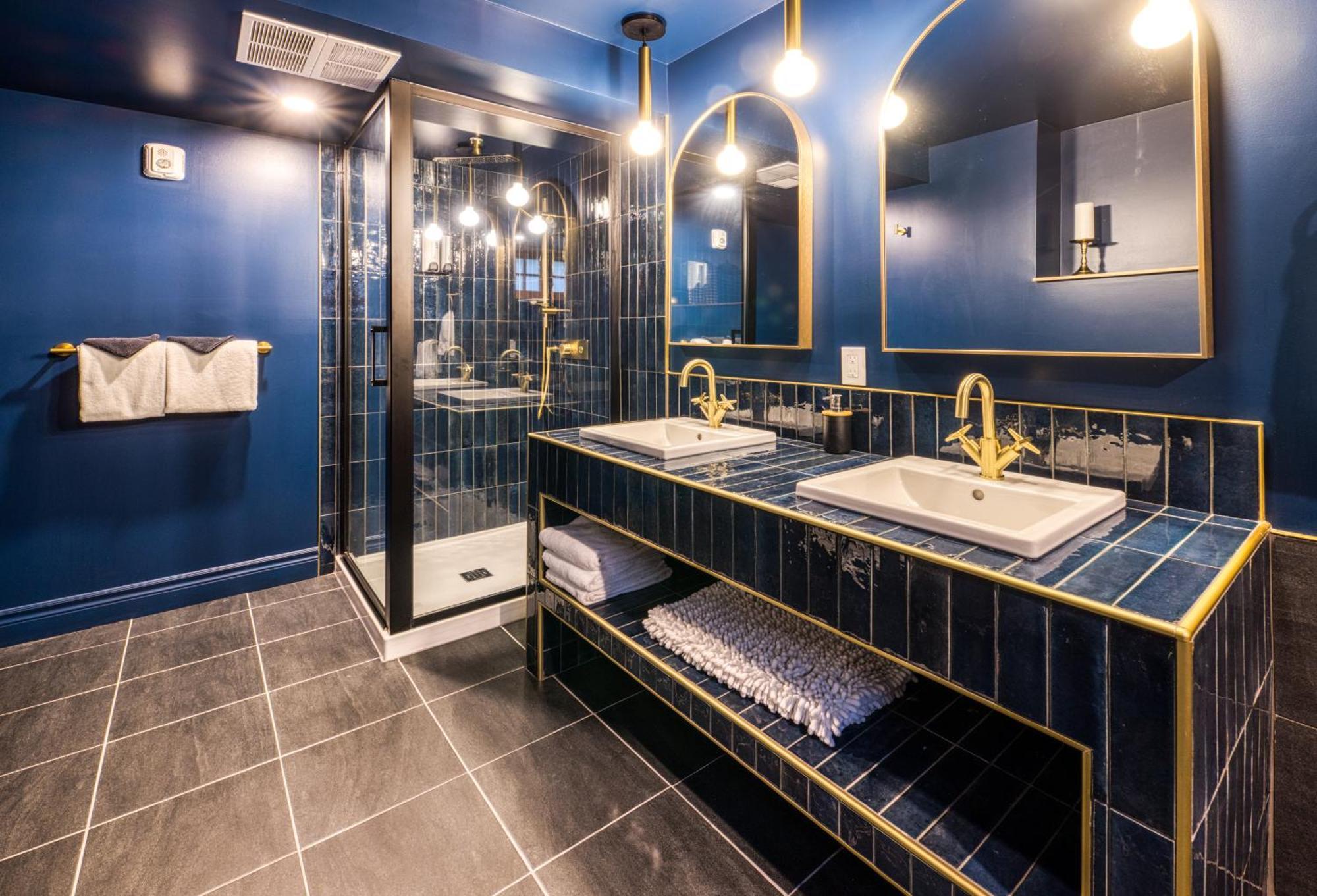 North House - Majestic 3-bedroom Designer Apartment *