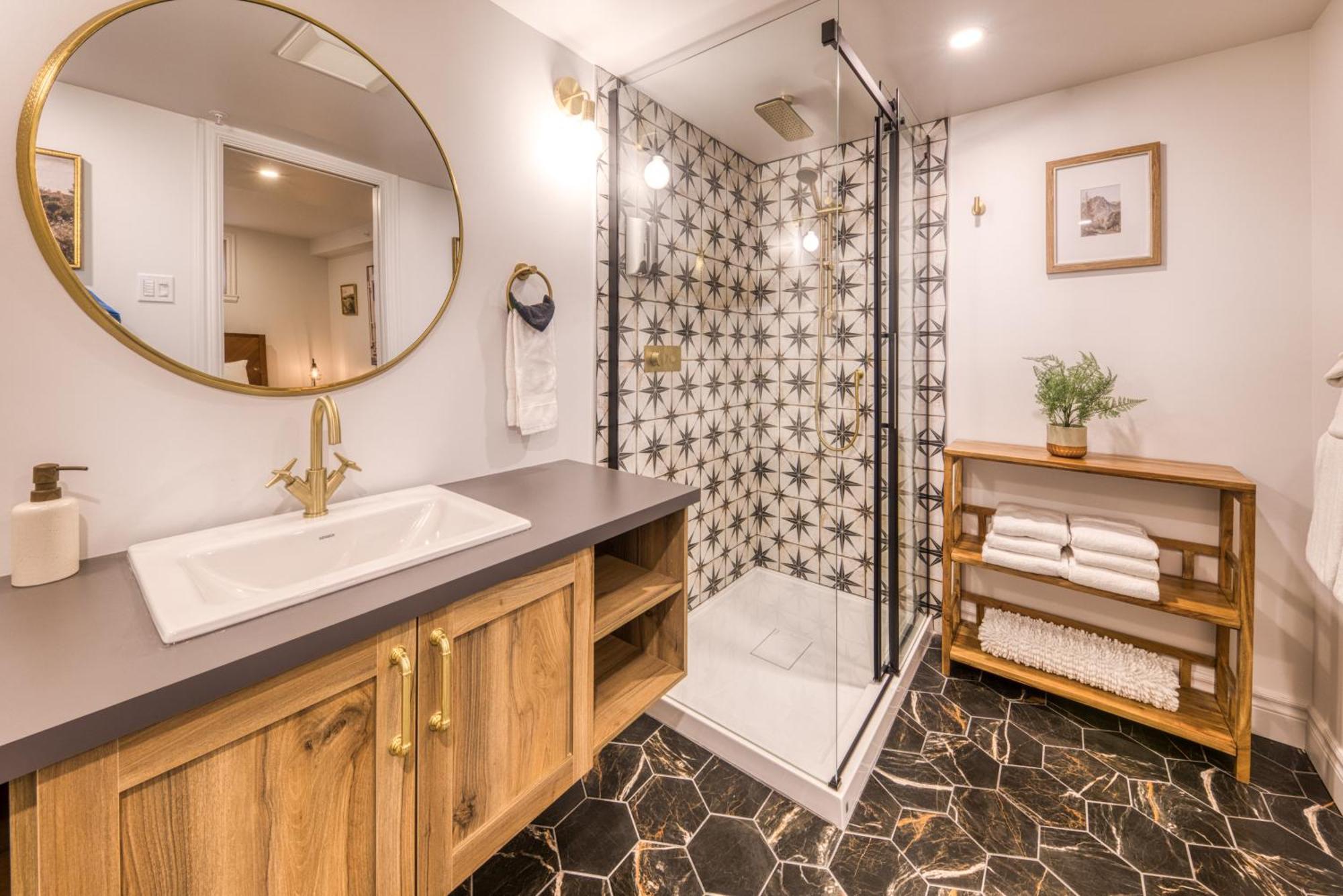 North House - Majestic 3-bedroom Designer Apartment *