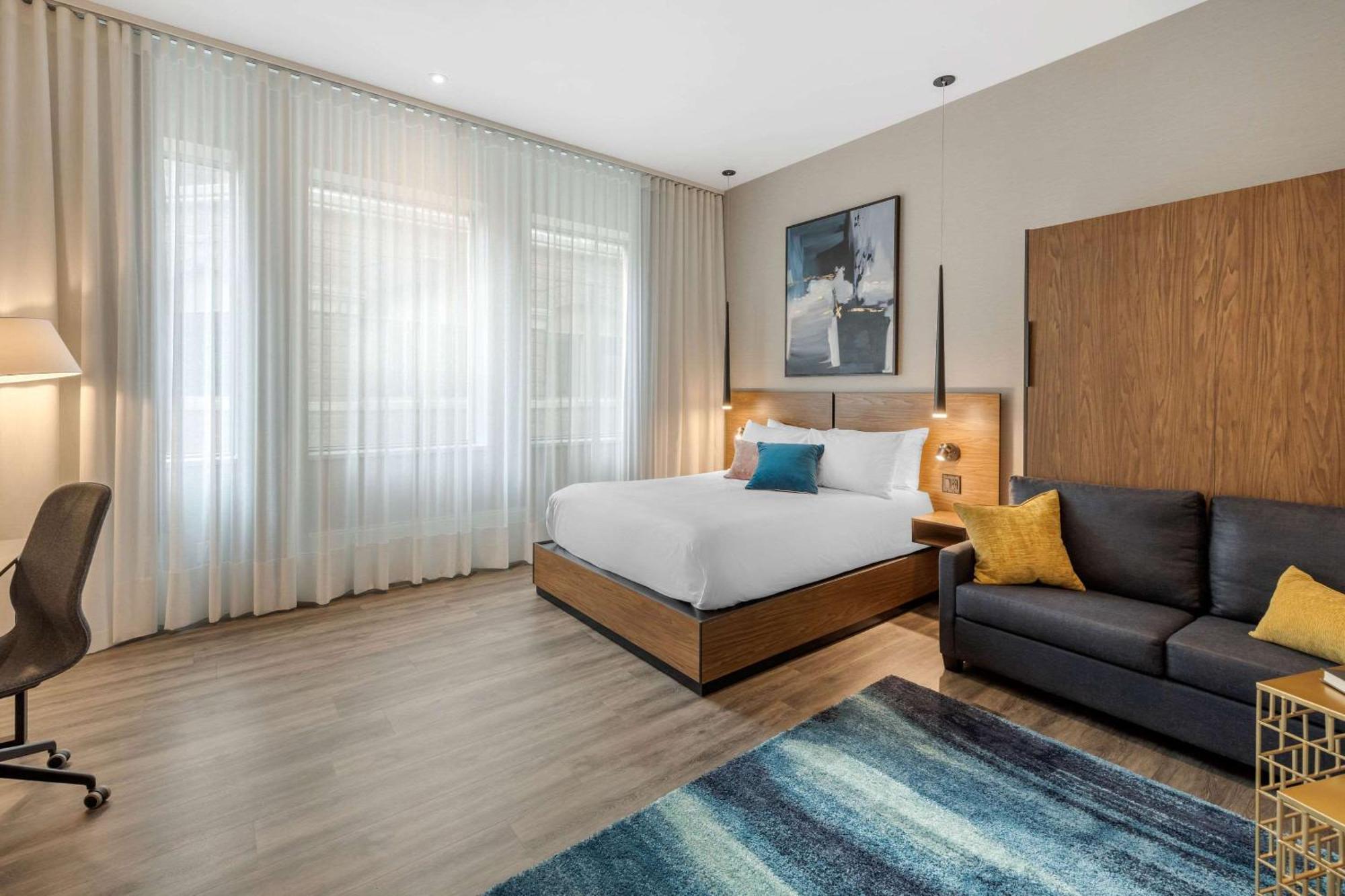 Royal William, Ascend Collection Hotel