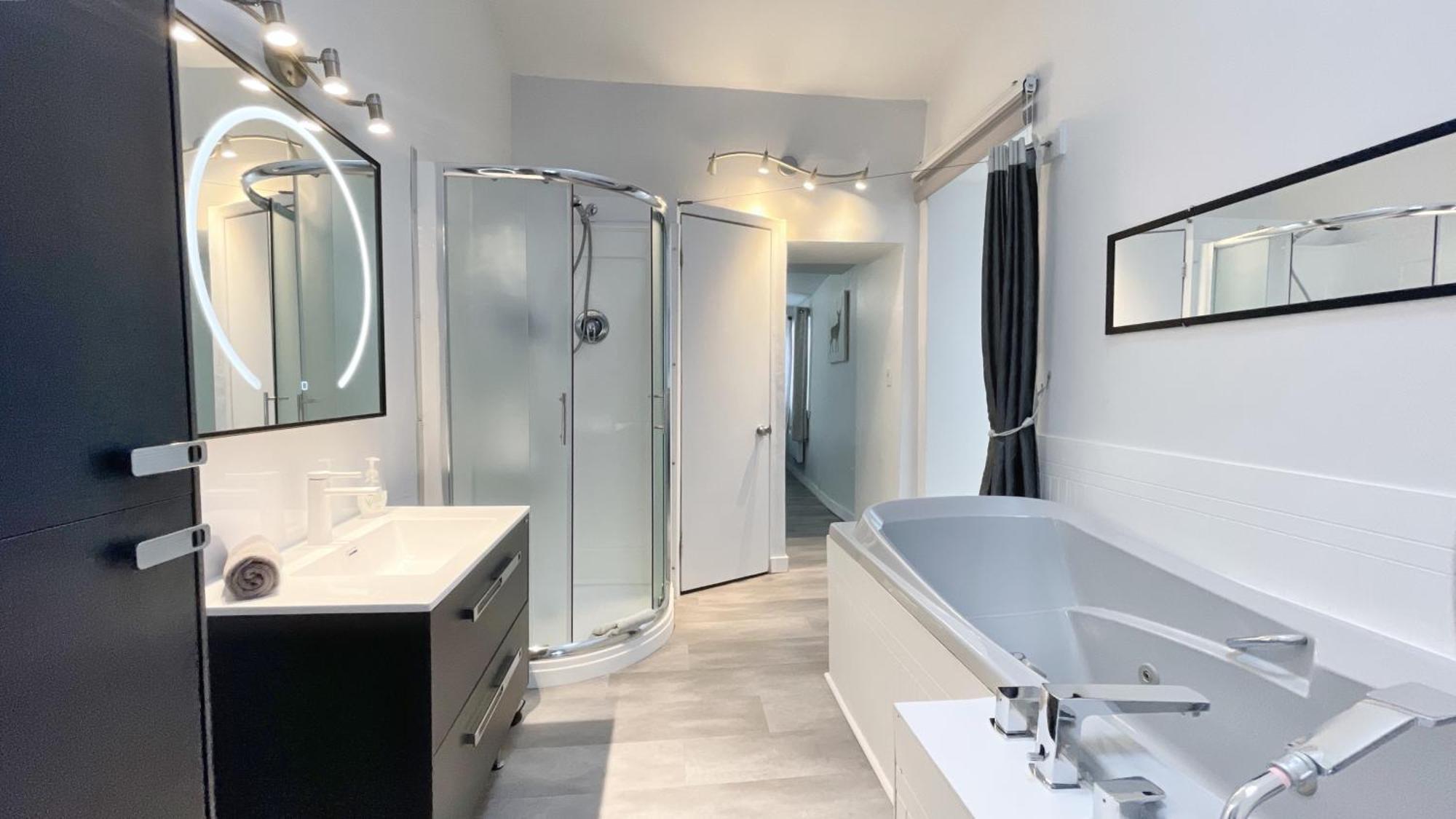 Grand By Hebergements Dcl Quebec City