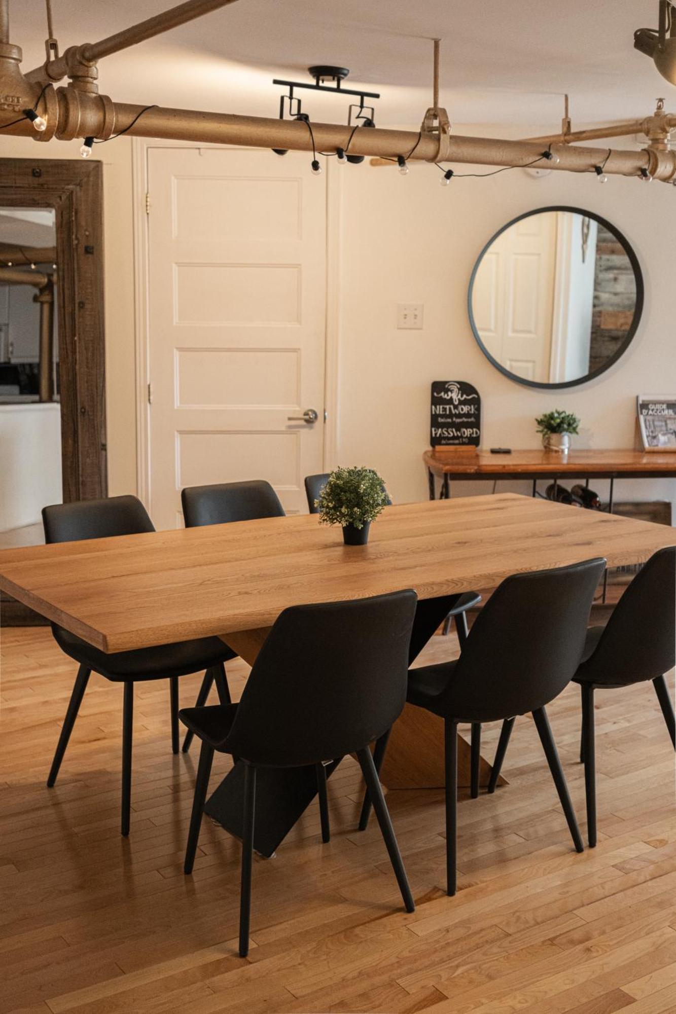 Lion's Den // Spacious 1500 Sqft Apartment *