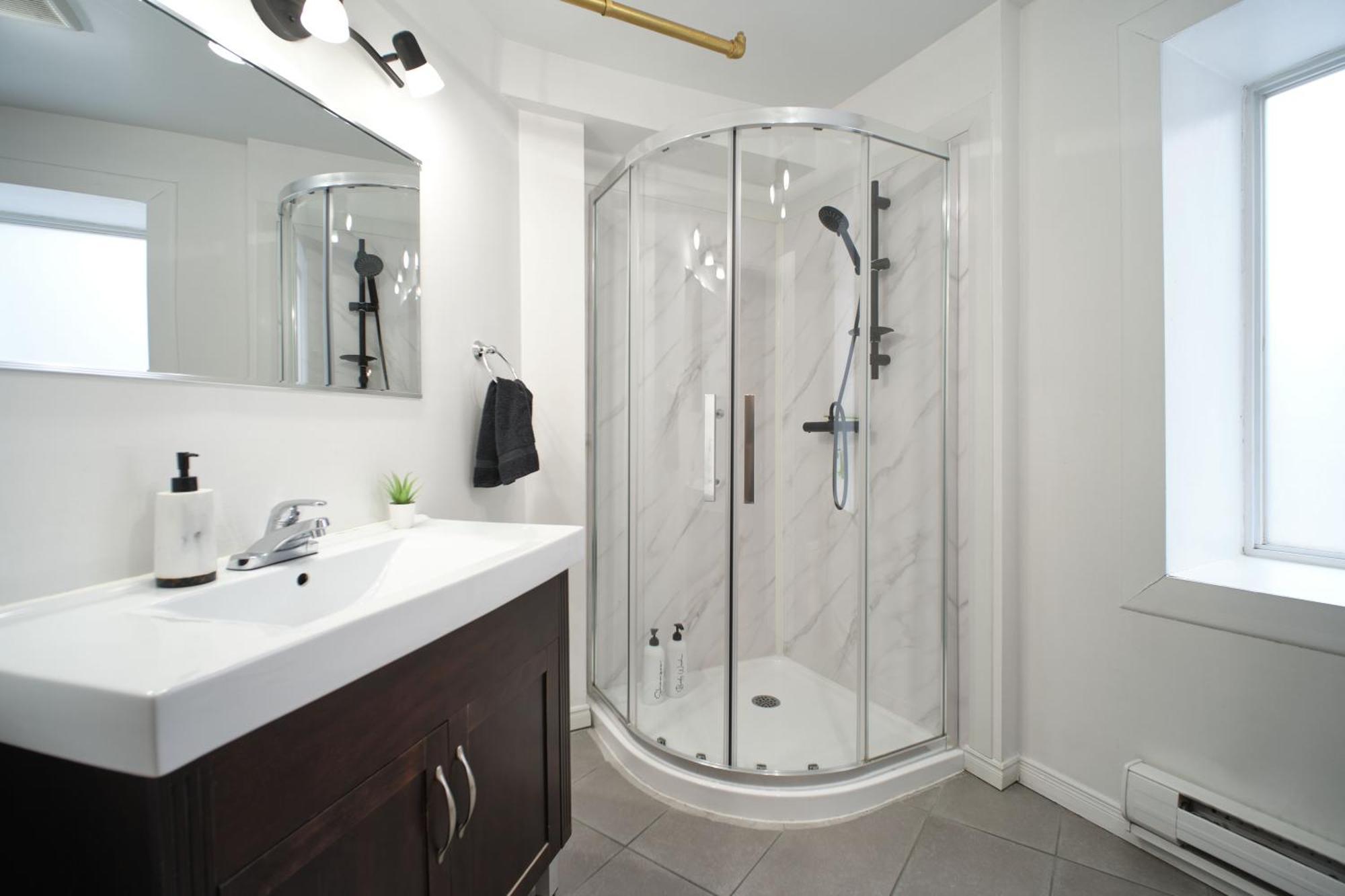 Lion's Den // Spacious 1500 Sqft Apartment Quebec City