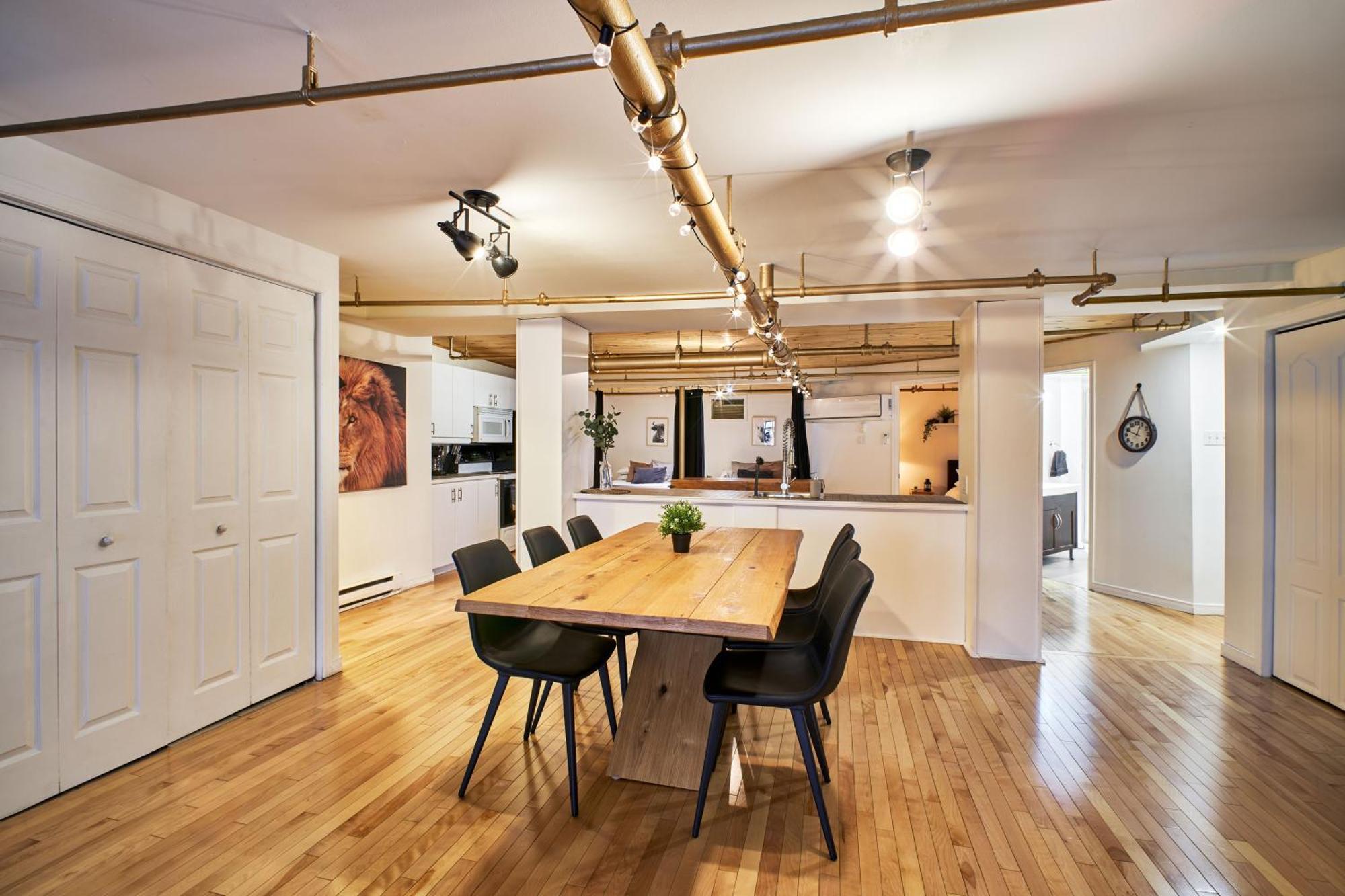 Lion's Den // Spacious 1500 Sqft