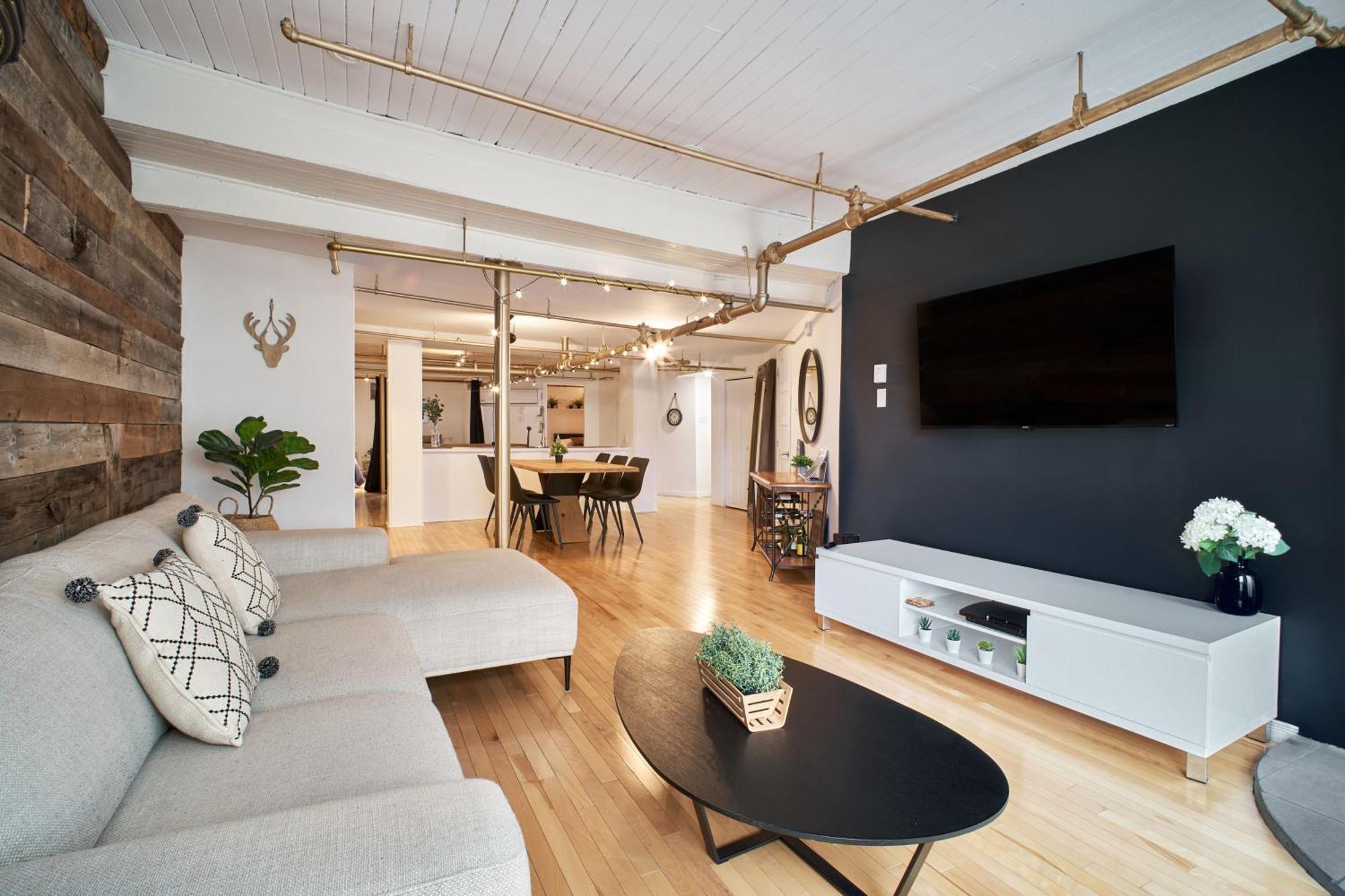 Lion's Den // Spacious 1500 Sqft Apartment Quebec City