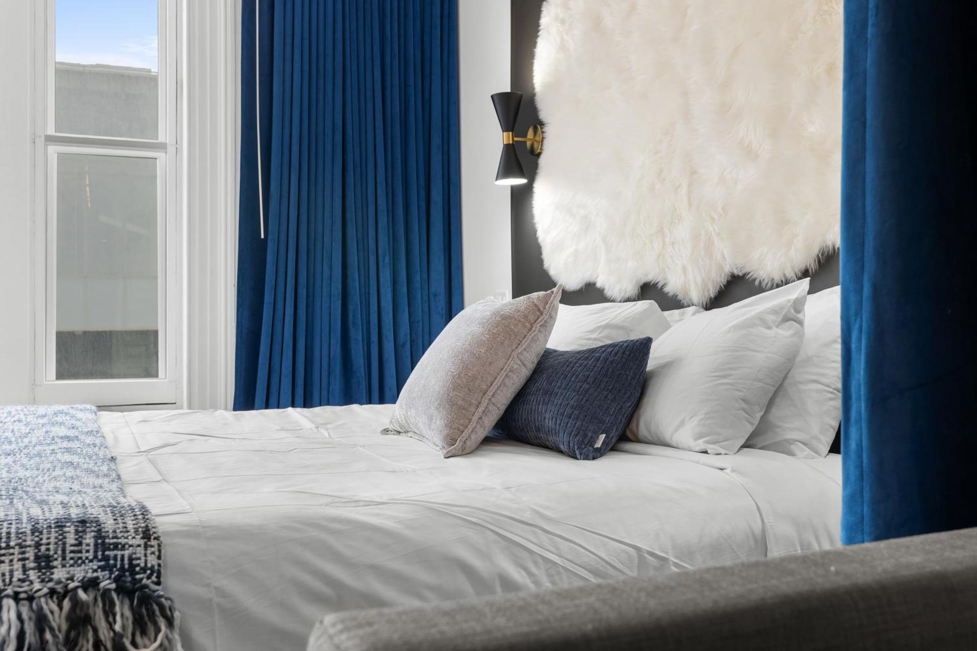 Touristique ▐ 335 Saint Joseph E▐ Apartment