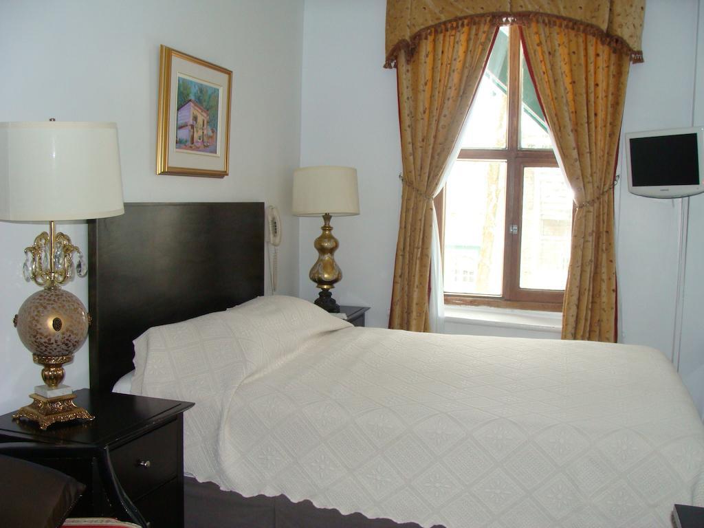 Au Petit Hotel 2*
