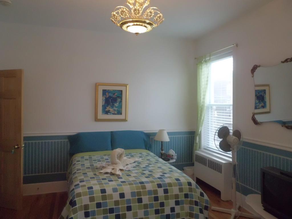 Bed & Breakfast Couette & Cafe 2*