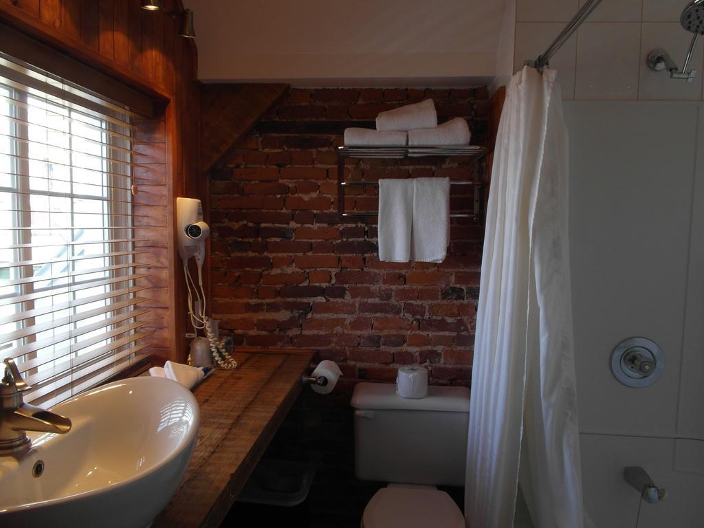 Hotel Manoir De L'esplanade Quebec City