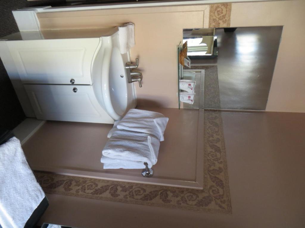 Hotel Manoir Charest 2*