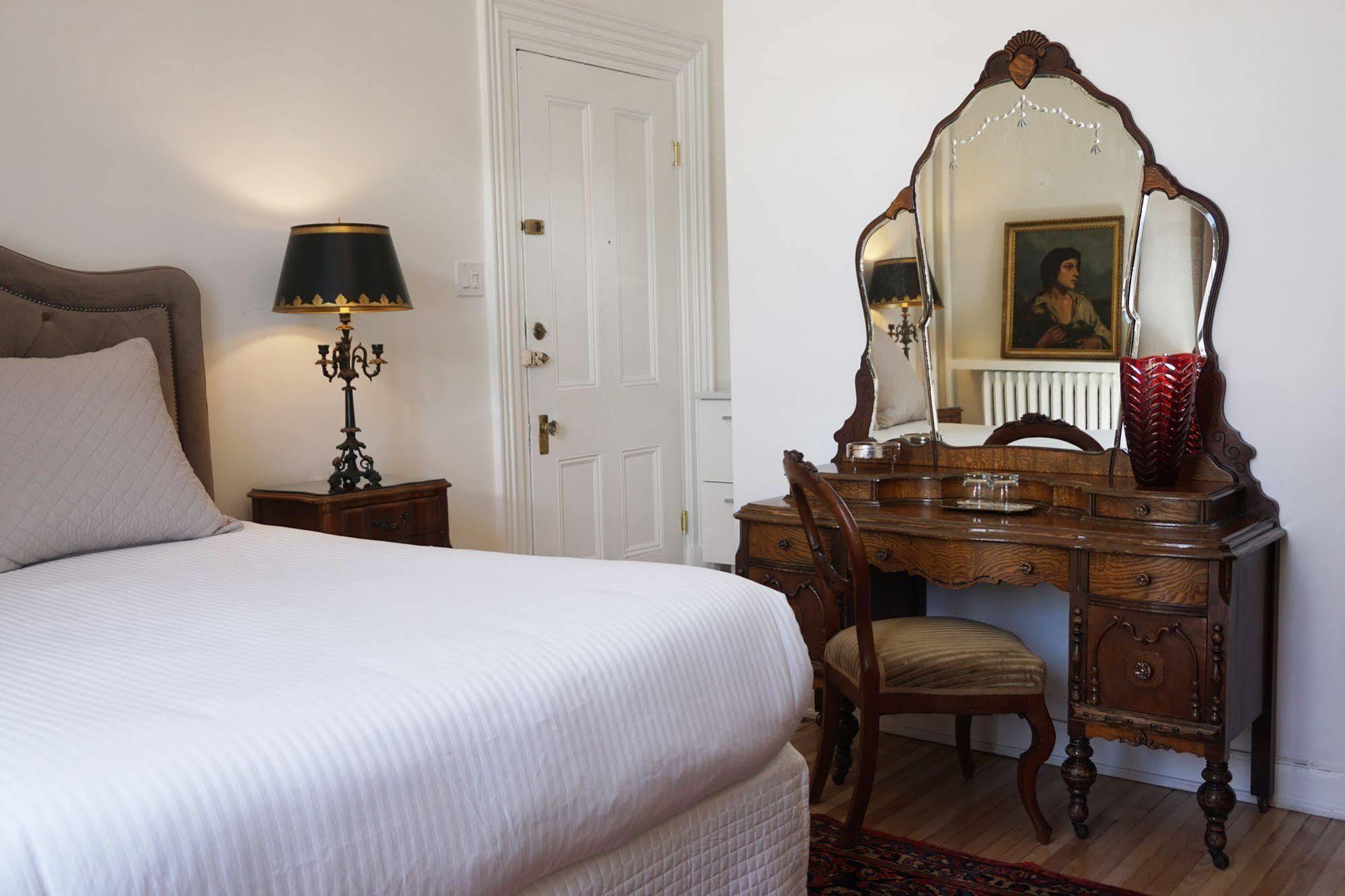 Marie-rollet Hotel