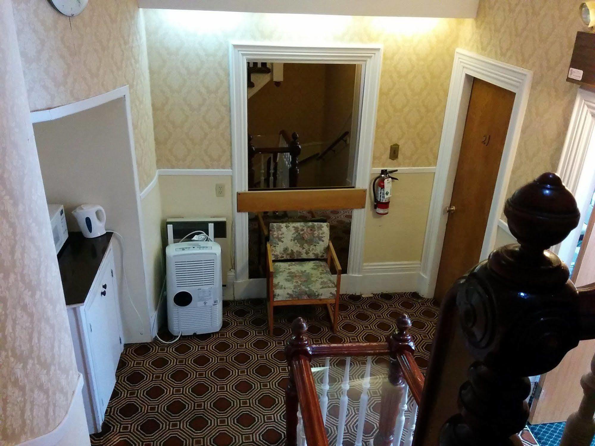 Au Petit 2* Quebec City