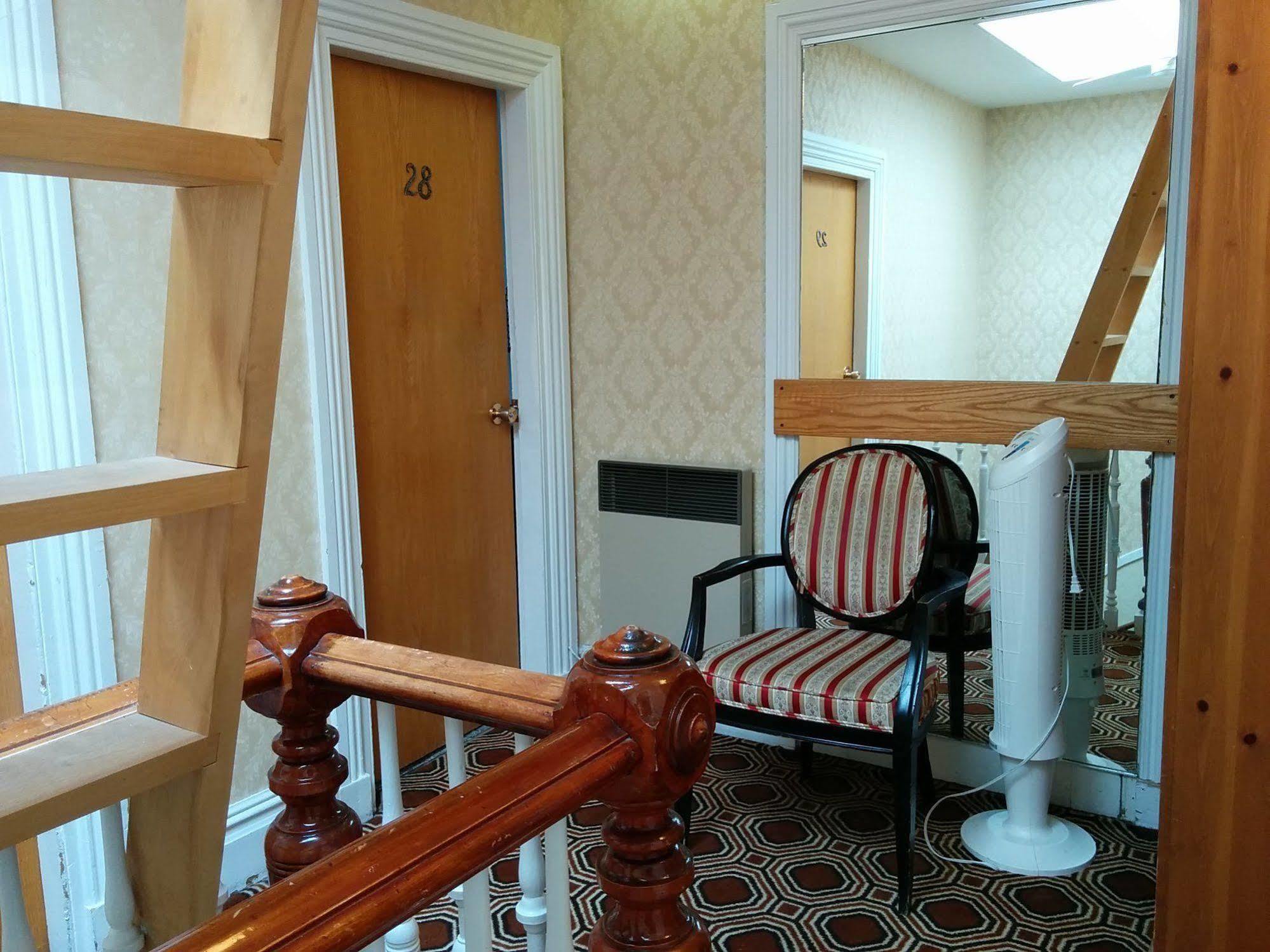 Hotel Au Petit Quebec City