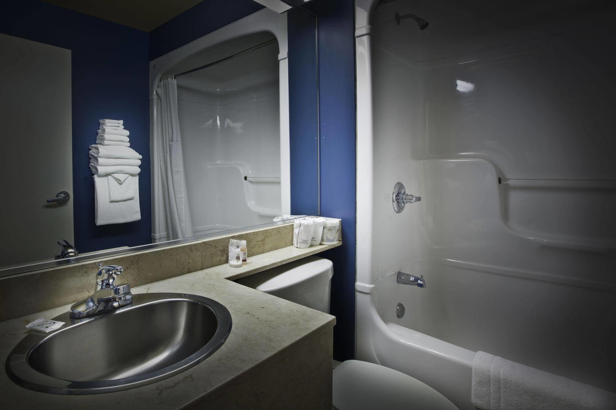 Repotel Aeroport 2* Quebec City