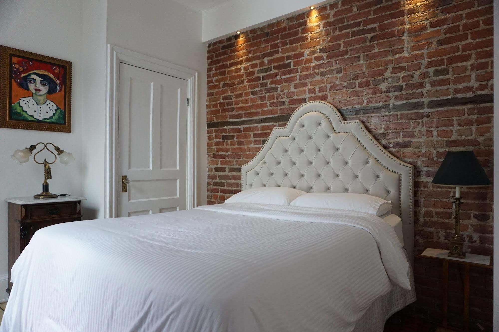 Marie-rollet Hotel