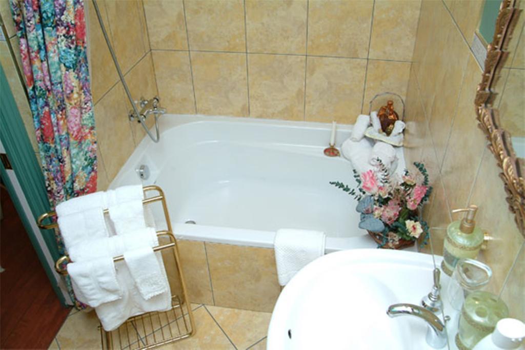 Bed & Breakfast L'arvidienne Couette Et Cafe Quebec City
