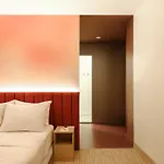Rose - Hotel Invisible
