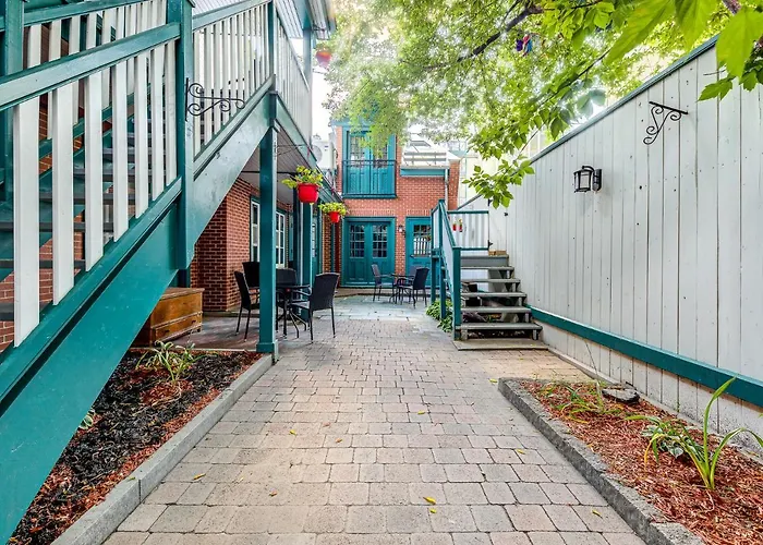 North House - Beautiful Vieux 2 Bedroom Apt