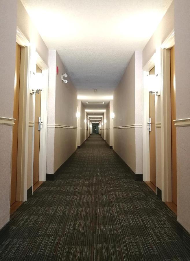 Hotel Econo Airport 3*